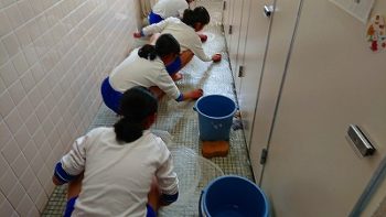 安佐北区　落合東小学校　卒業記念トイレ磨き